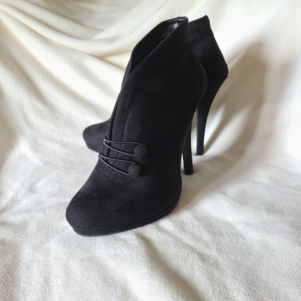 Apt. 9 Black Suede Heels (booties)